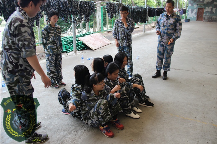 浙商保險(xiǎn)20人到黃埔軍校夏令營(yíng)報(bào)名進(jìn)行軍事訓(xùn)練