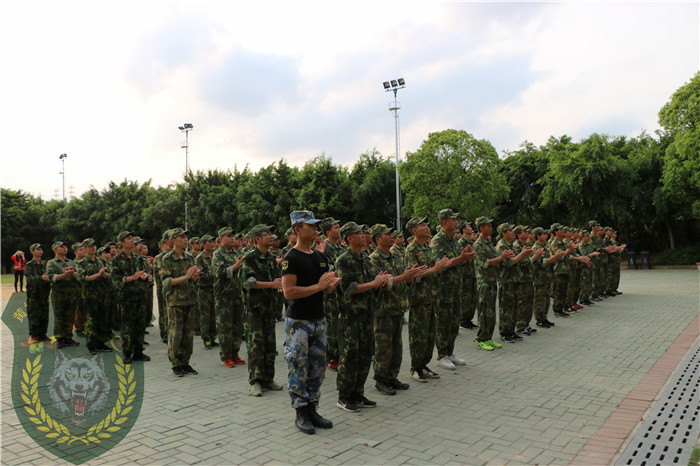 廣州喜洋洋便利店有限公司128人到黃埔軍校青少年訓(xùn)練基地進(jìn)行魔鬼訓(xùn)練